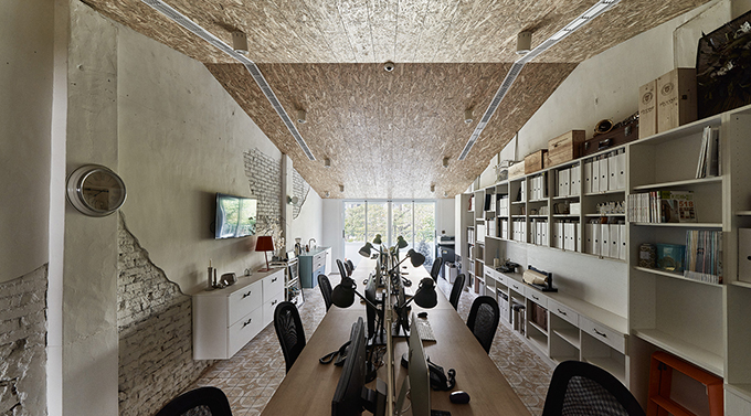 Ris Workspace by Ris Interior Design