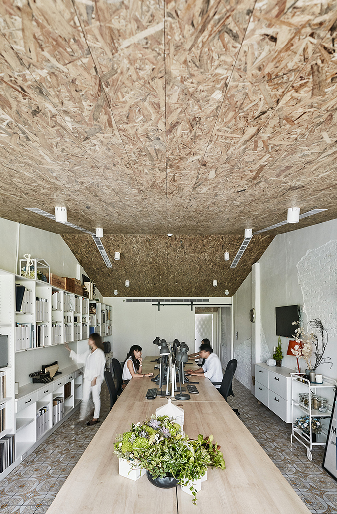Ris Workspace by Ris Interior Design