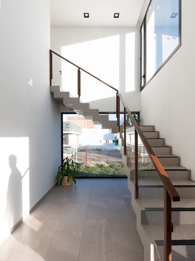 Vivienda en La Cascada by MZ Arquitectos