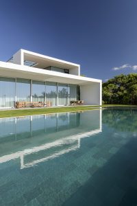 Sea Front Villa by Arq Tailor's