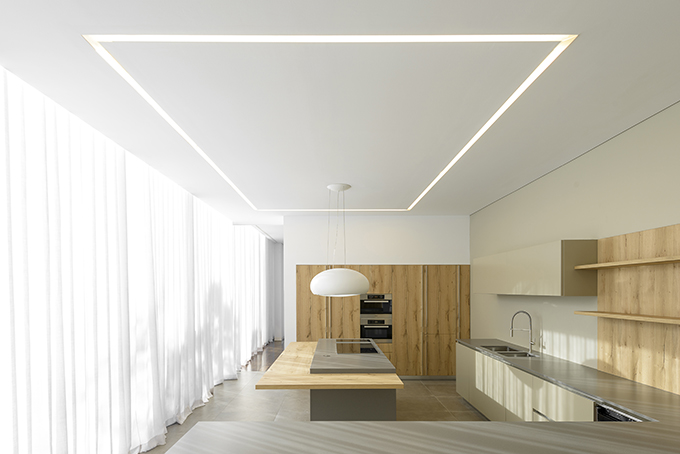 Sea Front Villa by Arq Tailor's