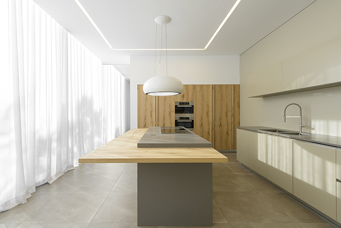 Sea Front Villa by Arq Tailor's