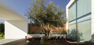 Sea Front Villa by Arq Tailor's