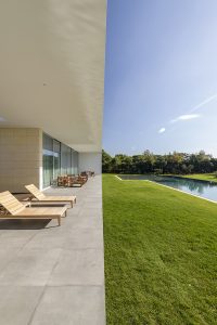 Sea Front Villa by Arq Tailor's