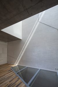 Villa Troglodyte by Jean-Pierre Lott Architecte