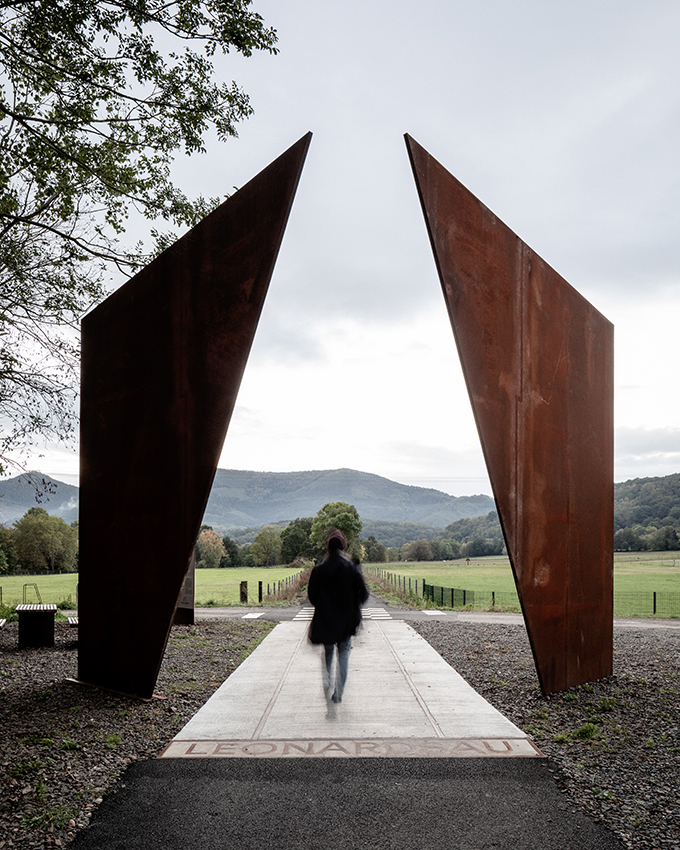 Portes Bonheur, le Chemin des Carrières by Reiulf Ramstad Arkitekter