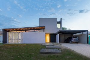 BSS House by Federico Urfer Arquitecto