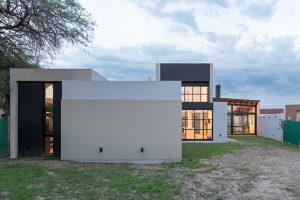 BSS House by Federico Urfer Arquitecto