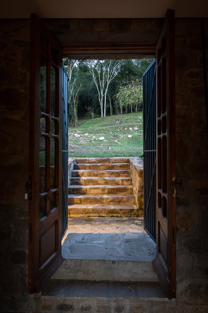 Las Caballerizas by Carolina Vago Arquitectura