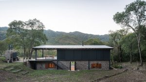 Las Caballerizas by Carolina Vago Arquitectura