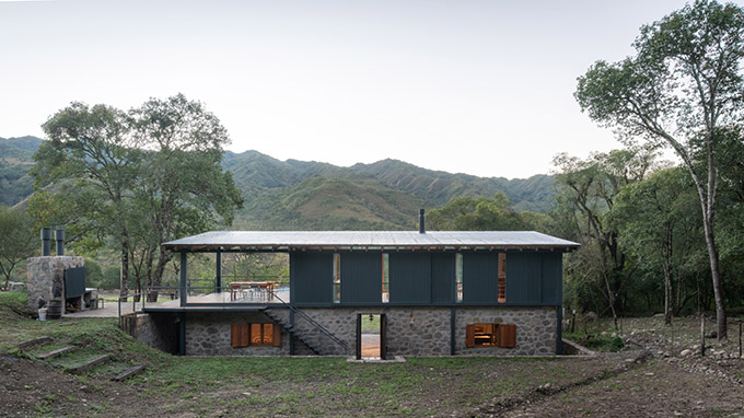 Las Caballerizas by Carolina Vago Arquitectura