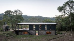 Las Caballerizas by Carolina Vago Arquitectura