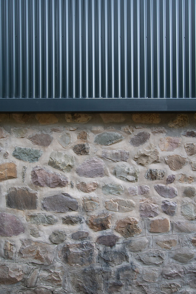 Las Caballerizas by Carolina Vago Arquitectura