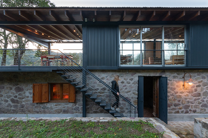 Las Caballerizas by Carolina Vago Arquitectura