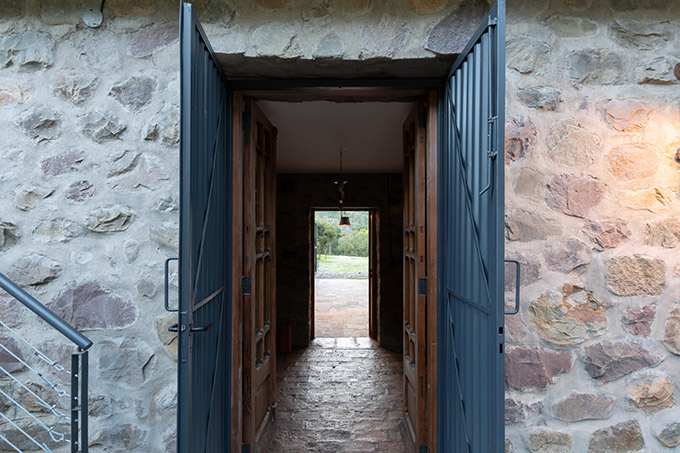 Las Caballerizas by Carolina Vago Arquitectura