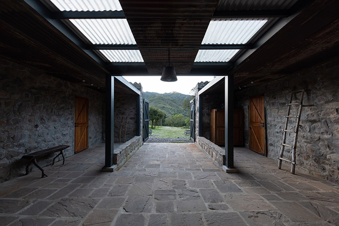 Las Caballerizas by Carolina Vago Arquitectura