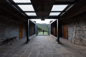 Las Caballerizas by Carolina Vago Arquitectura