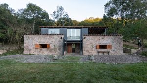 Las Caballerizas by Carolina Vago Arquitectura