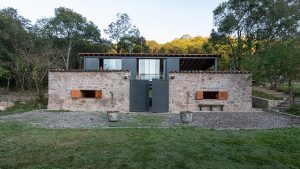 Las Caballerizas by Carolina Vago Arquitectura