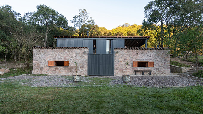 Las Caballerizas by Carolina Vago Arquitectura