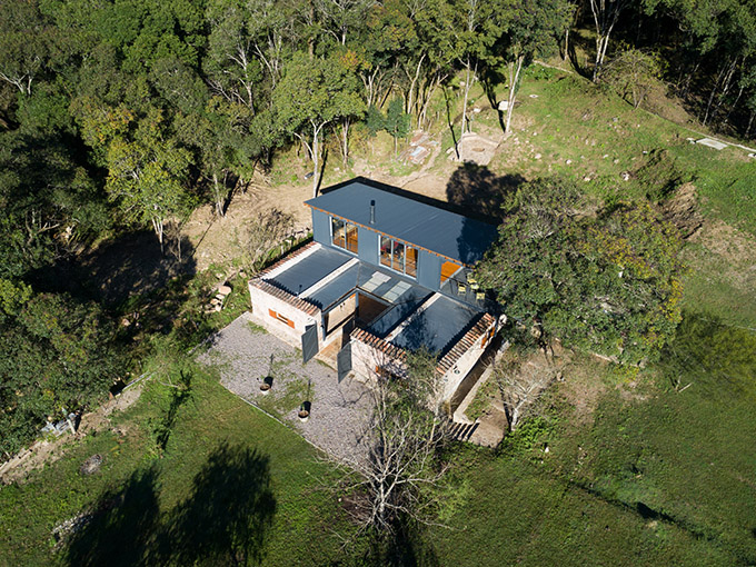 Las Caballerizas by Carolina Vago Arquitectura