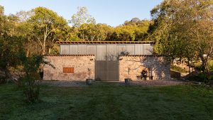 Las Caballerizas by Carolina Vago Arquitectura