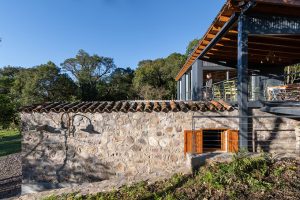 Las Caballerizas by Carolina Vago Arquitectura