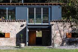 Las Caballerizas by Carolina Vago Arquitectura