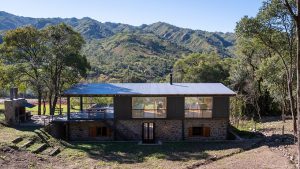 Las Caballerizas by Carolina Vago Arquitectura