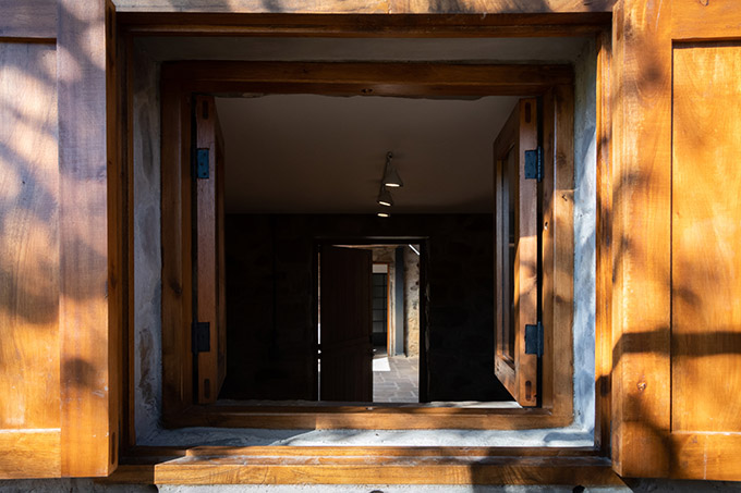 Las Caballerizas by Carolina Vago Arquitectura