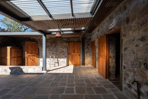 Las Caballerizas by Carolina Vago Arquitectura