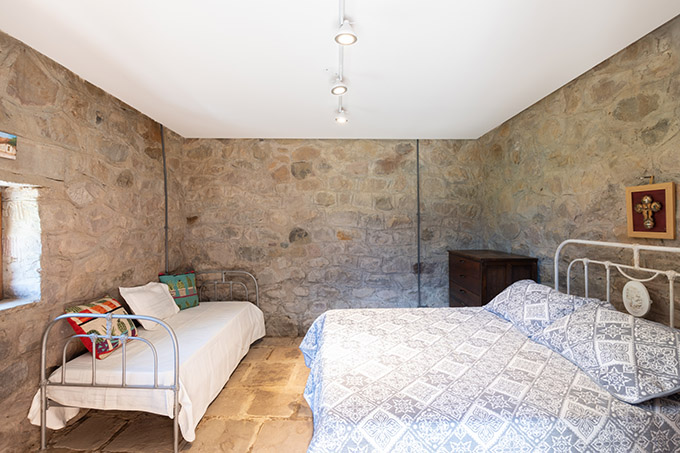 Las Caballerizas by Carolina Vago Arquitectura