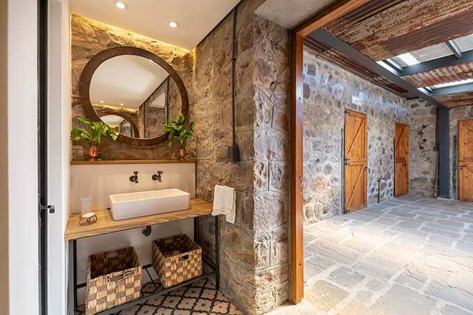 Las Caballerizas by Carolina Vago Arquitectura