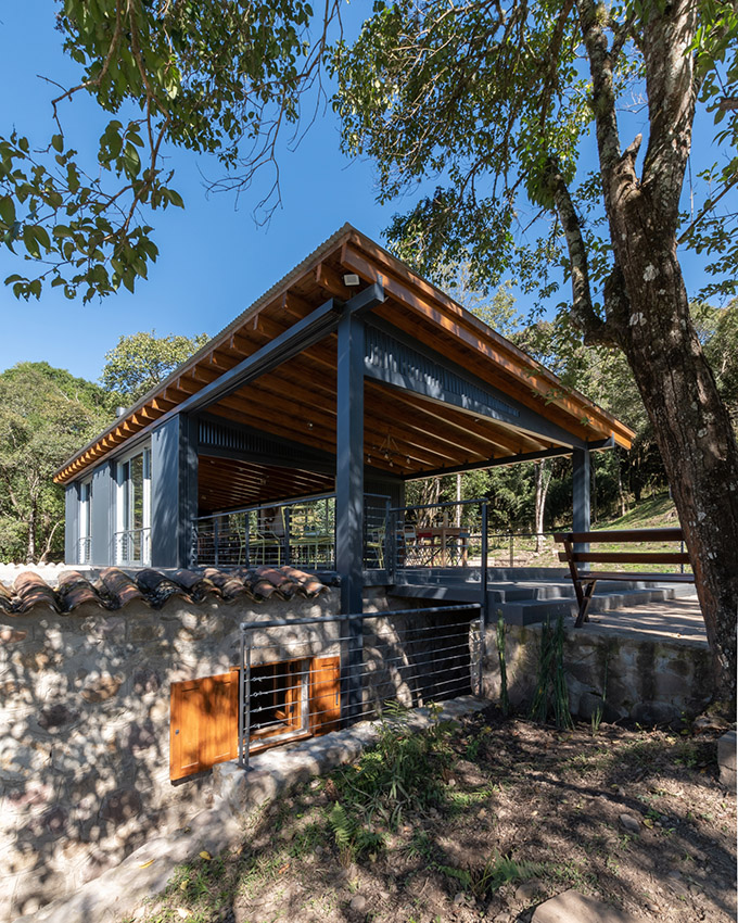 Las Caballerizas by Carolina Vago Arquitectura