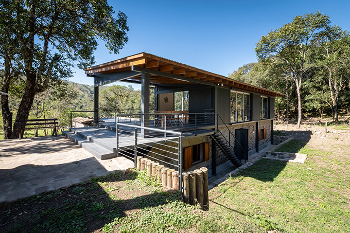 Las Caballerizas by Carolina Vago Arquitectura