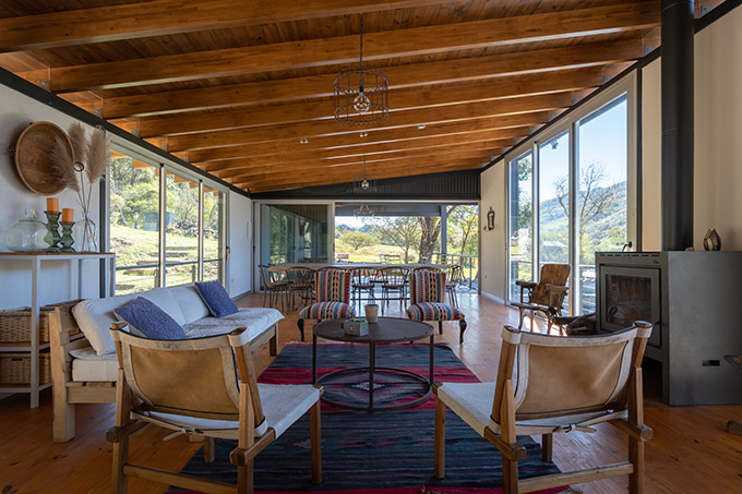 Las Caballerizas by Carolina Vago Arquitectura