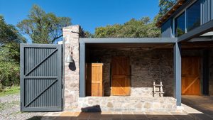 Las Caballerizas by Carolina Vago Arquitectura