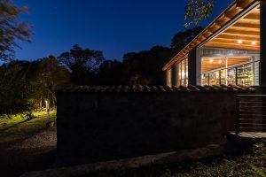 Las Caballerizas by Carolina Vago Arquitectura