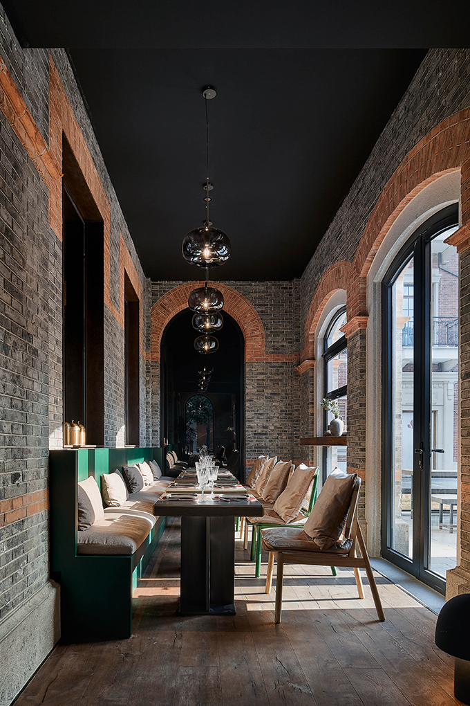 CHARCOHOL Restaurant & Bar by STUDIO8