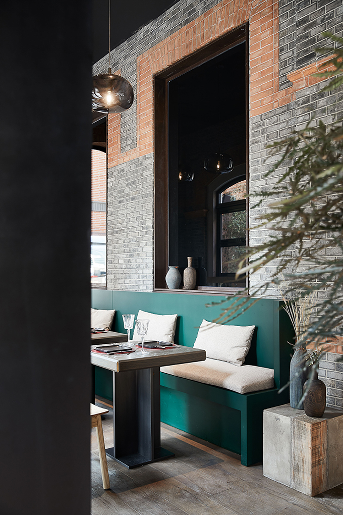 CHARCOHOL Restaurant & Bar by STUDIO8