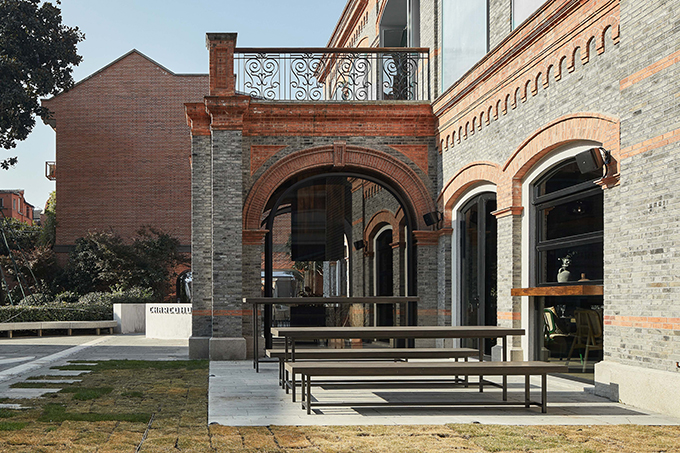 CHARCOHOL Restaurant & Bar by STUDIO8