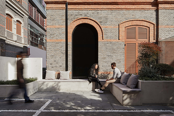 CHARCOHOL Restaurant & Bar by STUDIO8