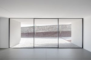 Canine & Feline Hotel by Raulino Silva Arquitecto