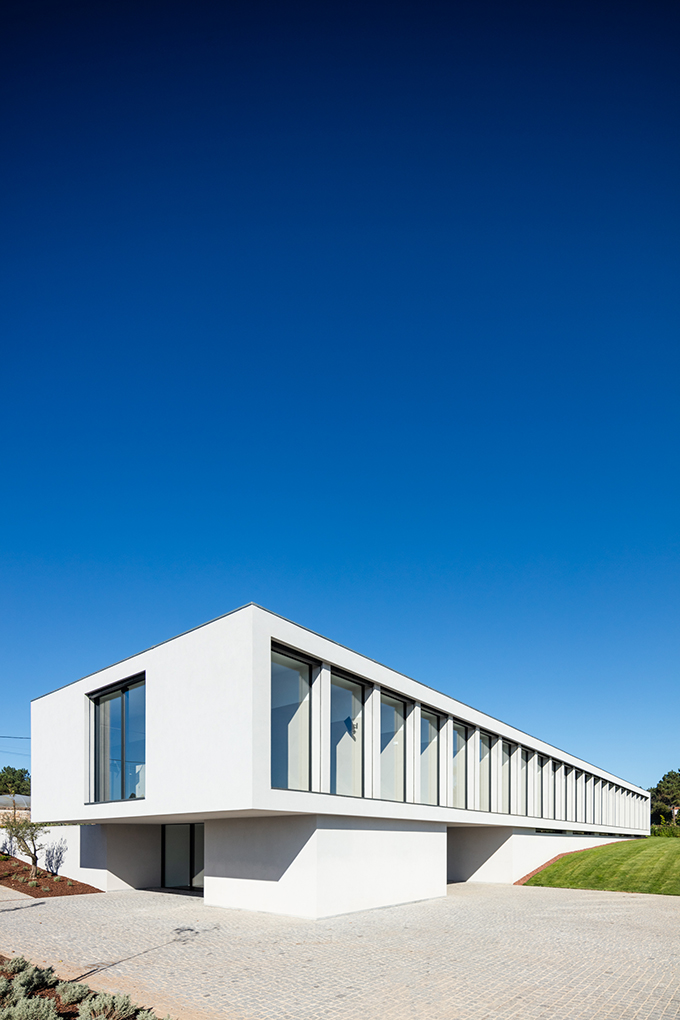 Canine & Feline Hotel by Raulino Silva Arquitecto