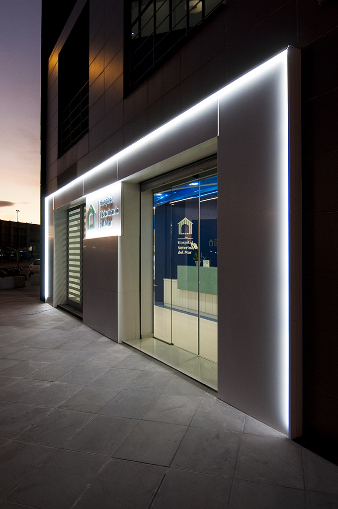 Hospital Veterinario del Mar by Vitale