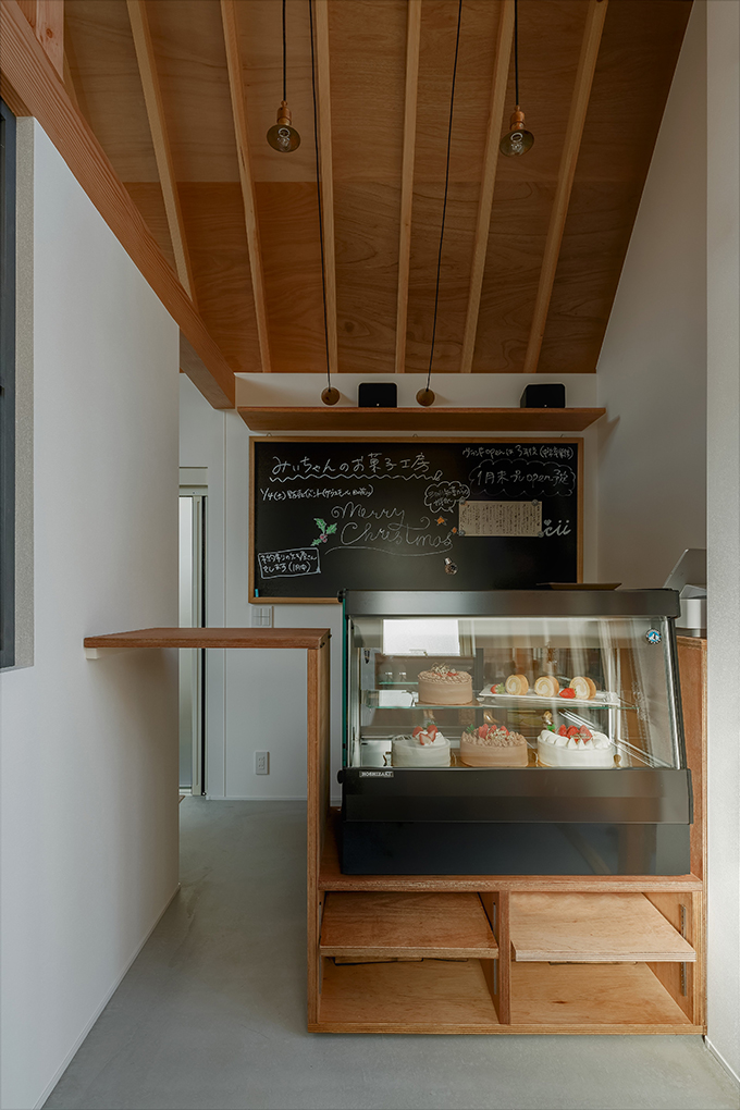 Mi-chan’s Sweets Factory by ALTS DESIGN OFFICE