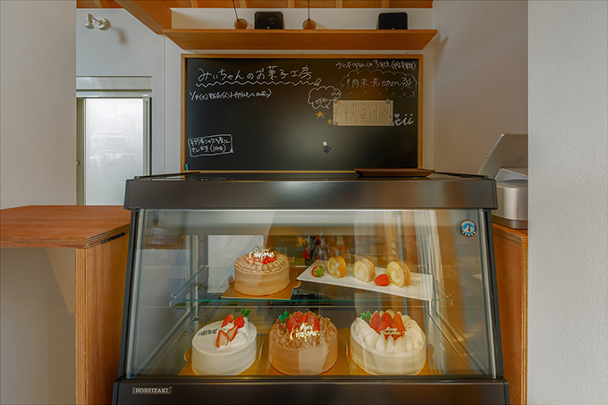 Mi-chan’s Sweets Factory by ALTS DESIGN OFFICE