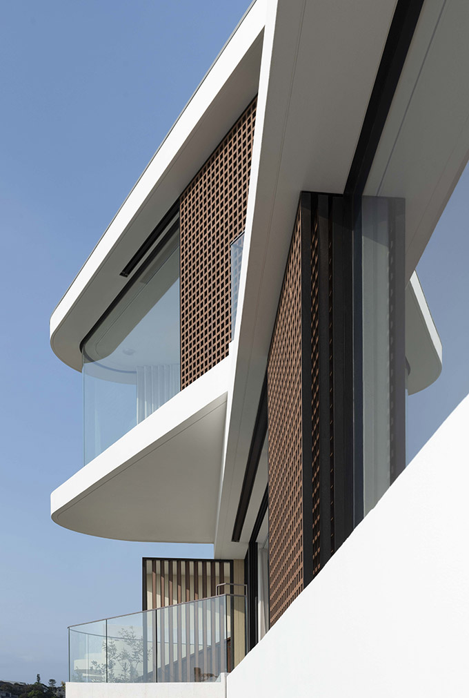 Pacific View Point by Luigi Rosselli Architects