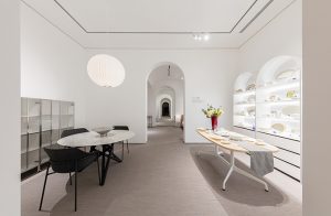 Yi's House Showroom by Peng & Partners