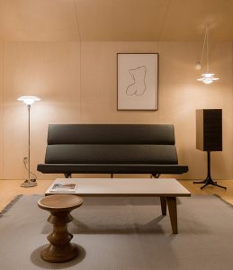 Yi's House Showroom by Peng & Partners